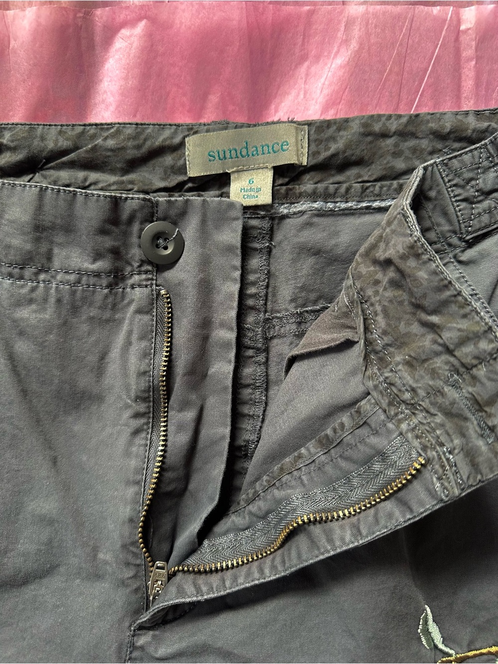 Sundance GORGEOUS EMBROIDERED gray cargo pants for women. Size 6 - Picture 2 of 7